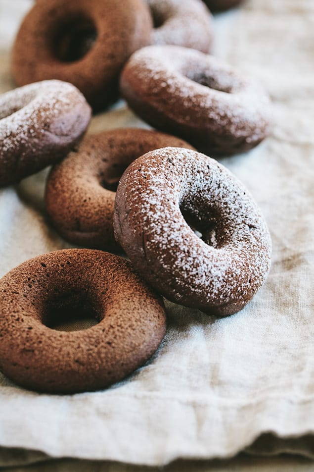 chocolate-amaretto-baked-donuts-1