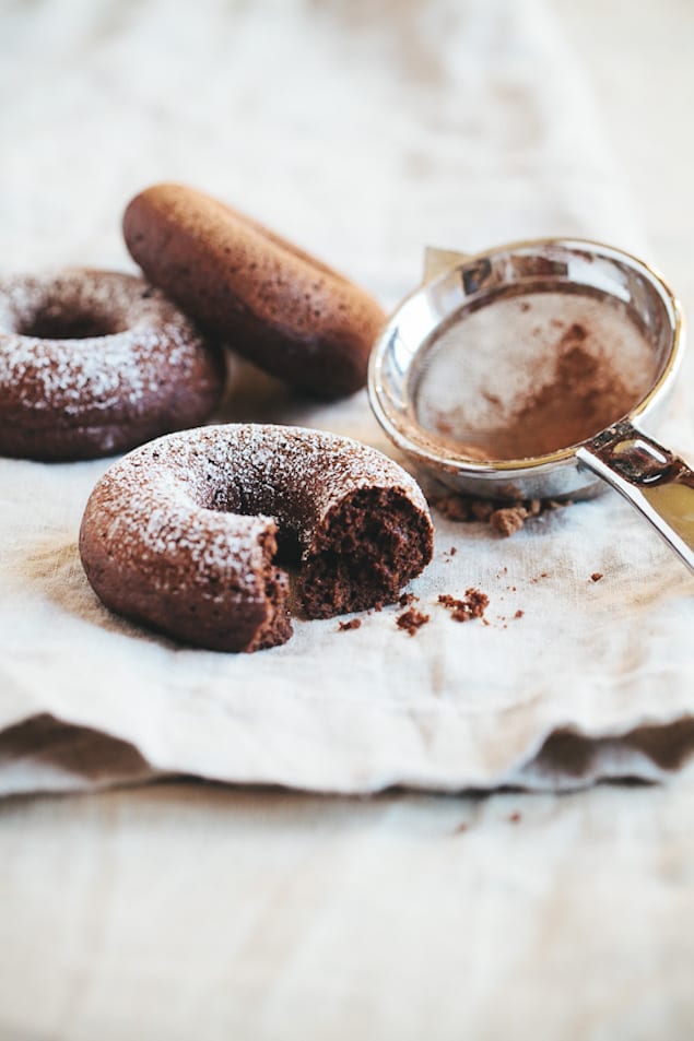 chocolate-amaretto-baked-donuts-5