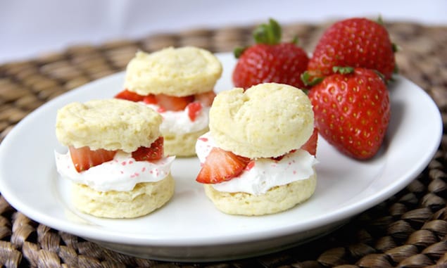 mini-strawberry-shortcake-poppers-from-snappy-gourmet