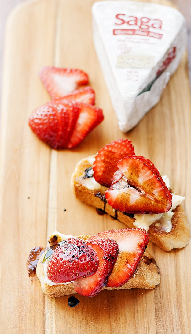 Castello Summer of Blue — Blue Brie and Balsamic Strawberry Crostini