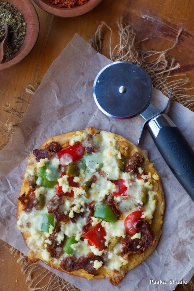 Hummus and Pepper Pita Pizza