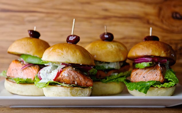 Salmon-Sliders-with-yogurt-cucumber-dill-sauce_delicious-mini-burgers