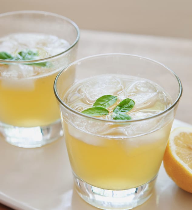 bourbon-basil-lemonade-cocktail