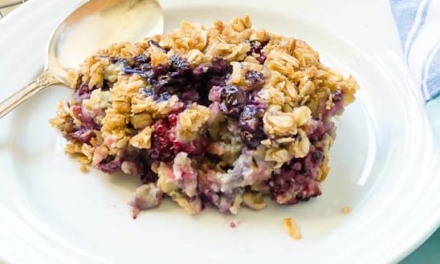 https://honestcooking.com/wp-content/uploads/2015/06/overnight-blueberry-baked-oatmeal-crisp4-flavorthemoments.com-4-500x658.jpg