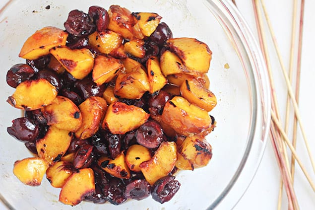 Grilled-Peaches-and-Cherries-with-Vanilla-Ice-Cream-Combine-with-Honey-Cinnamon-Sauce-1