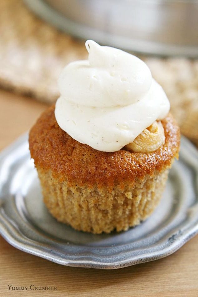 Cinnamon and Cream Cheese Snickerdoodle Cupcakes