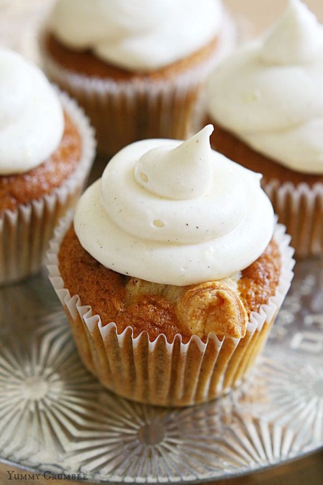 Cinnamon and Cream Cheese Snickerdoodle Cupcakes