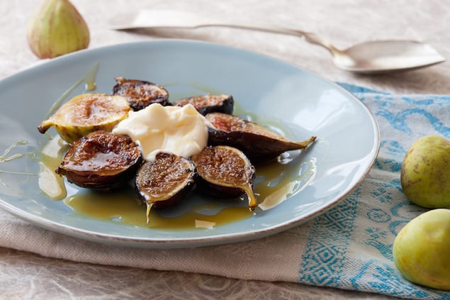 grilled-figs-with-creme-fraiche-and-chestnut-honey-2