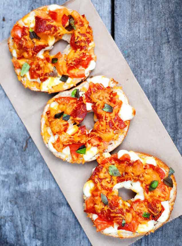 homemade-pizza-bagels-recipe-easy-dinner-idea1