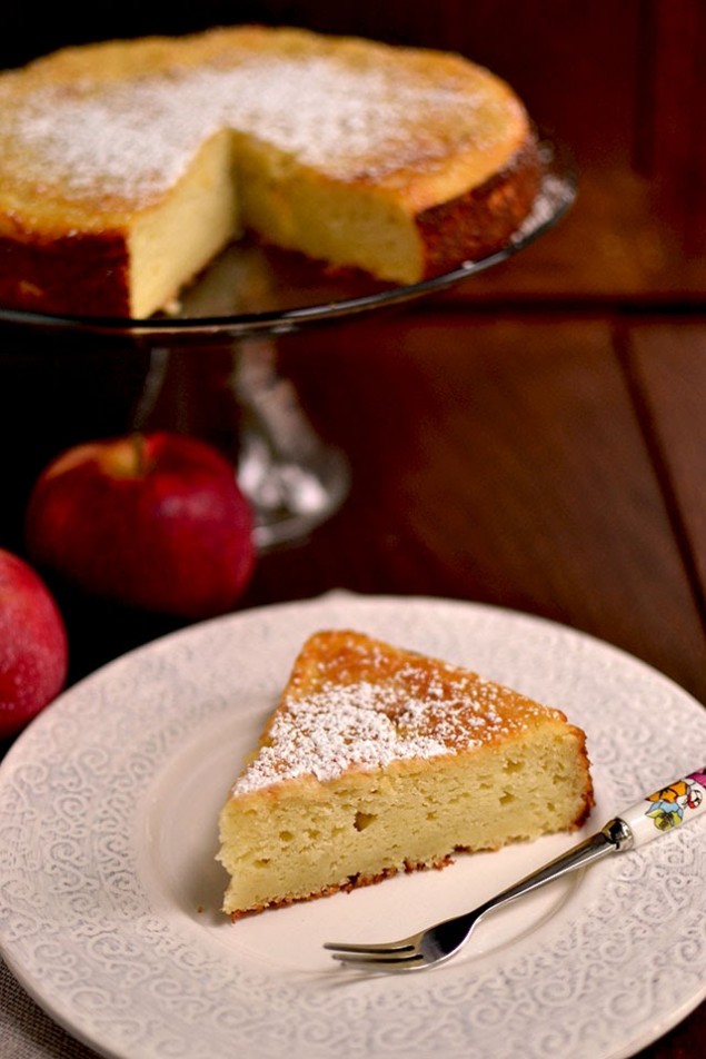 Soft Ricotta and Apple Cake