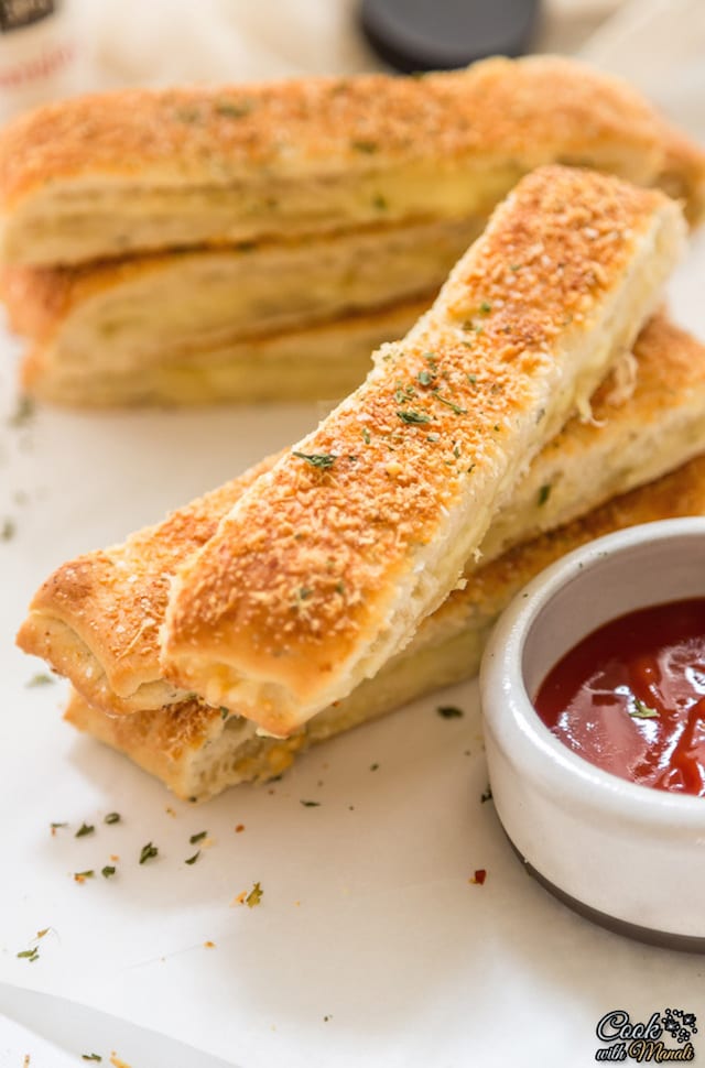 Garlic Cheese Breadsticks