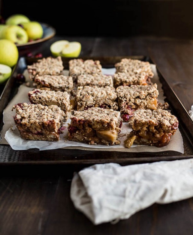 Apple Cranberry Crumble Bars