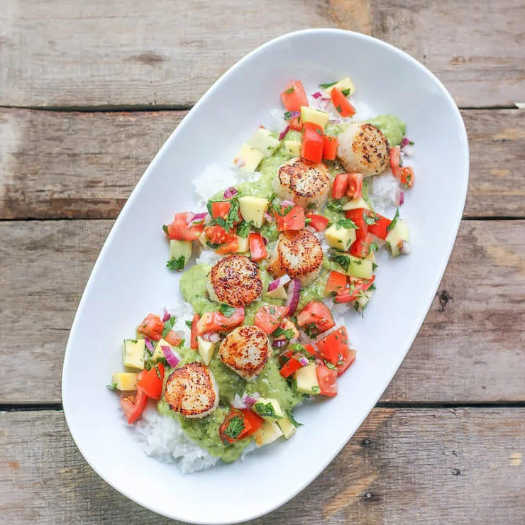 Grilled Scallops With Mango Salsa And Tomatillo Guacamole 1334