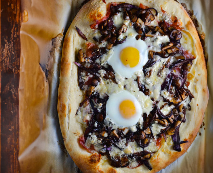 Pizza with Gorgonzola Caramelized Onion and Prosciutto