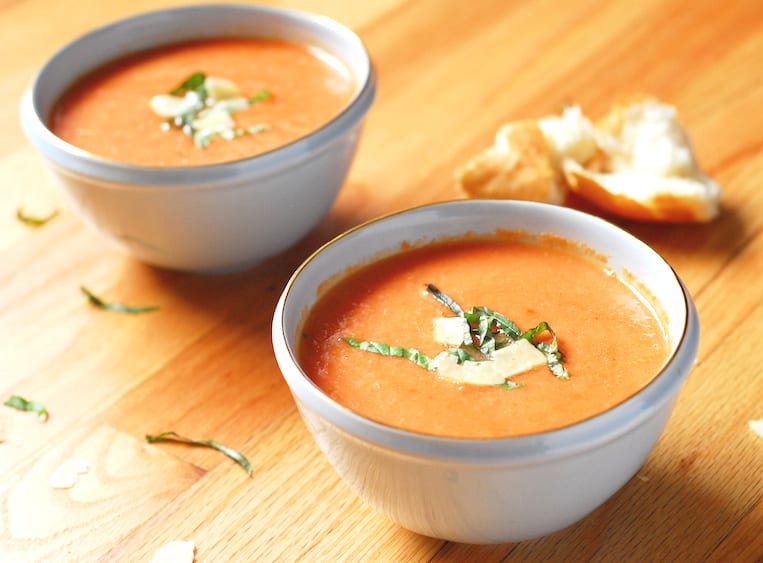 Crockpot Roasted Garlic Tomato Soup