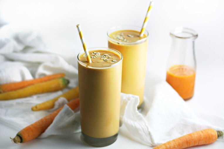 Carrot Cake Smoothie with Oats