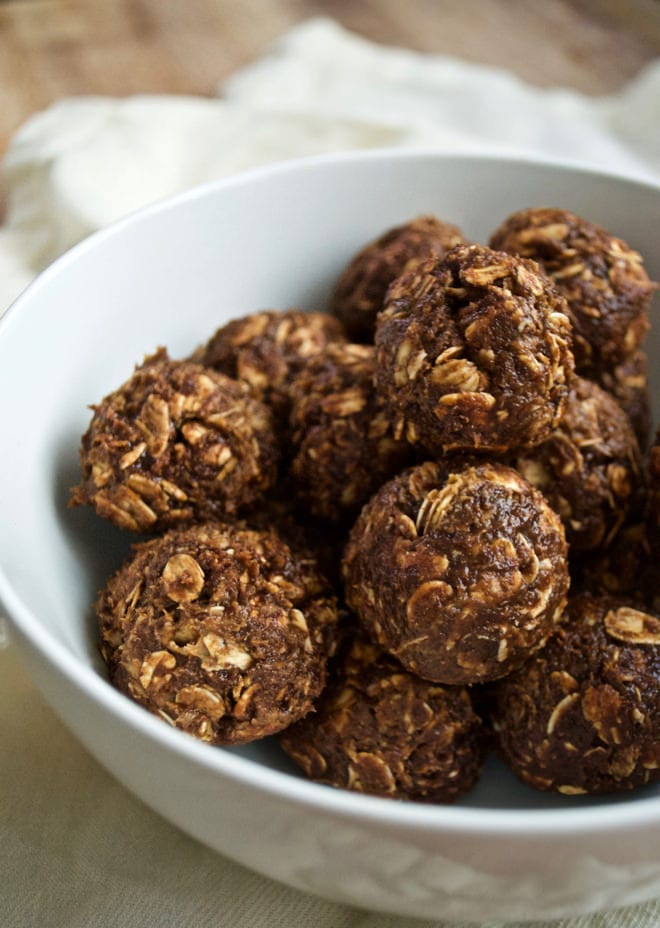 Cocoa Peanut Butter Energy Balls - 6 ingredients, no-bake energy balls that are filled with protein. Perfect for a healthy snack.