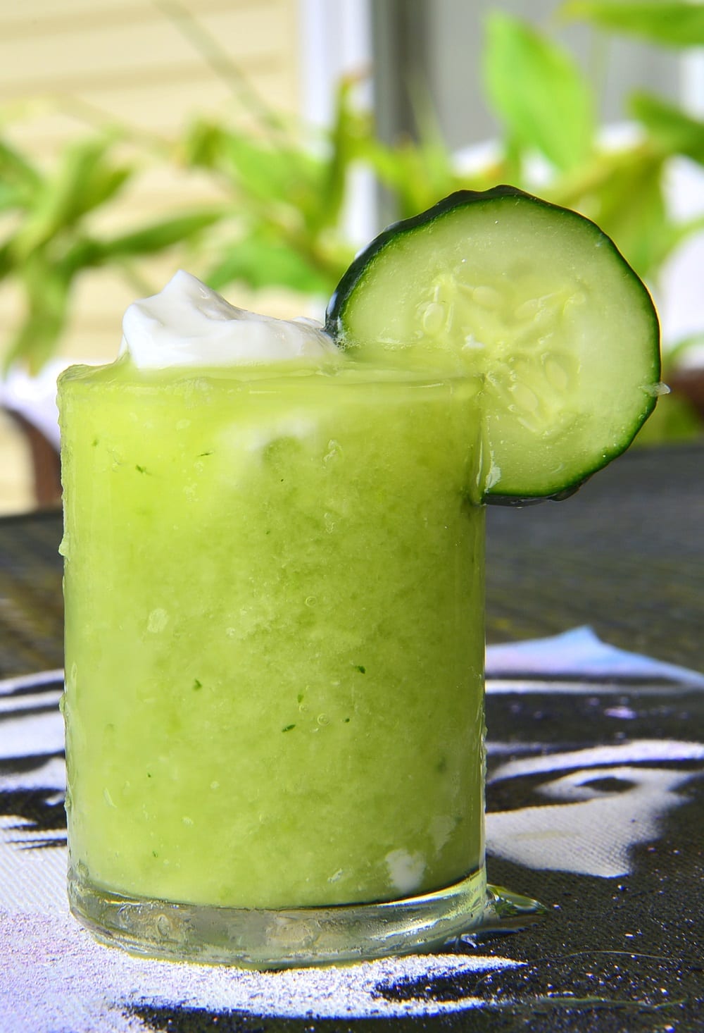 Hilton Berlins Iced Cucumber Apple Shooter