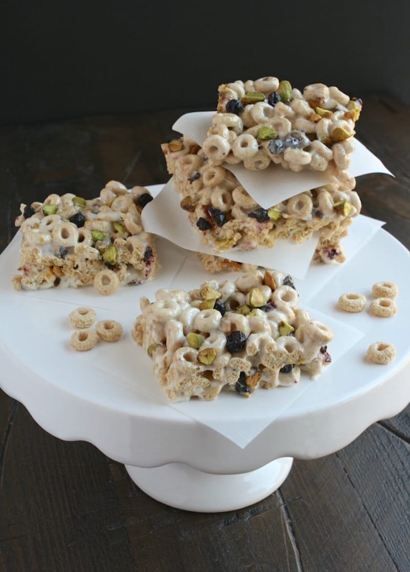 stand-blueberry-pistachio-marshmallow-cereal-bars