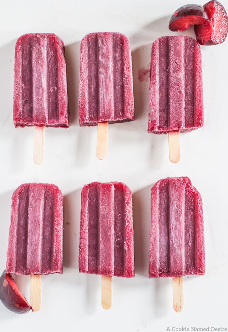 wine-popsicles-with-plum