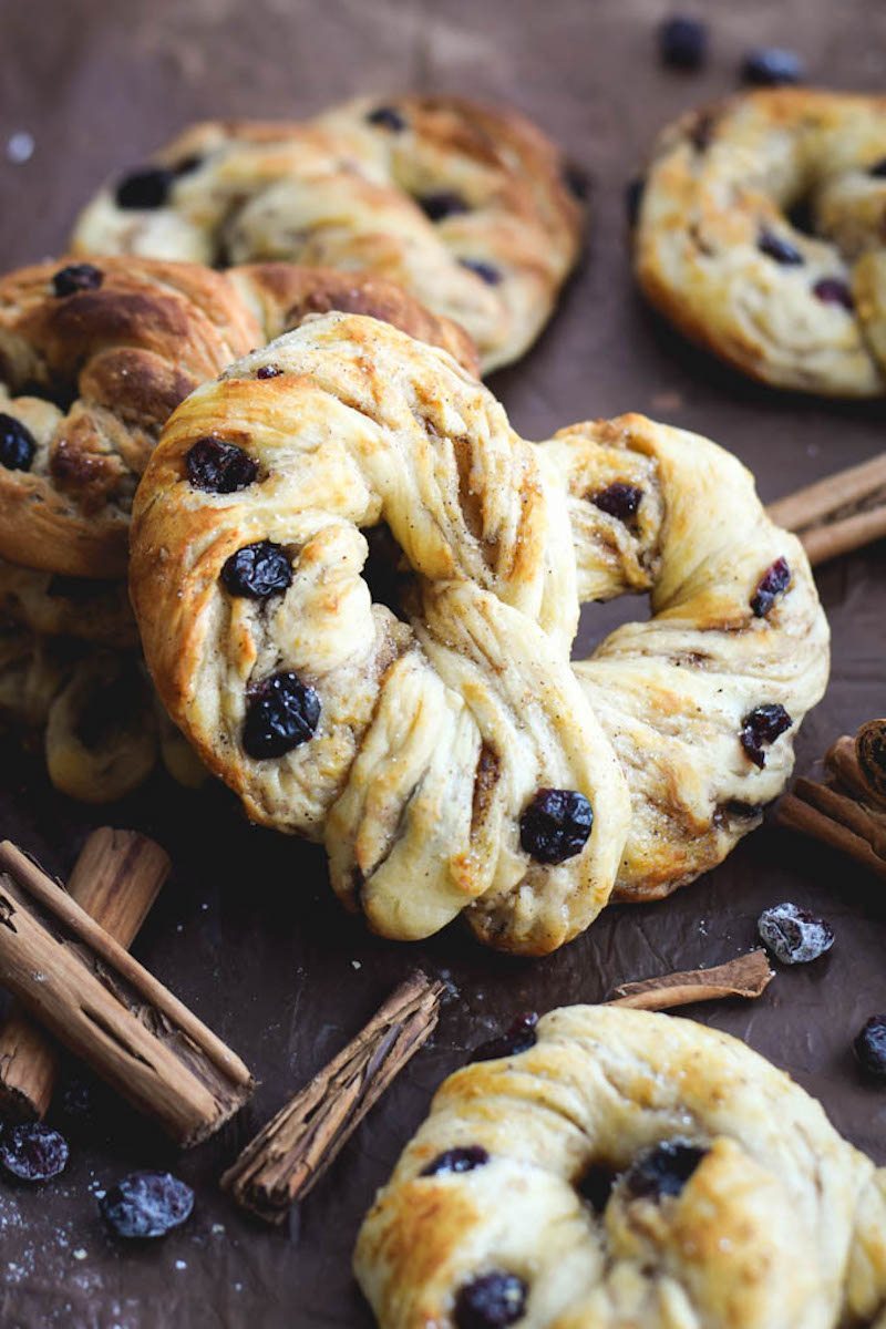 Cinnamon-Raisin-Swirl-Soft-Pretzels.