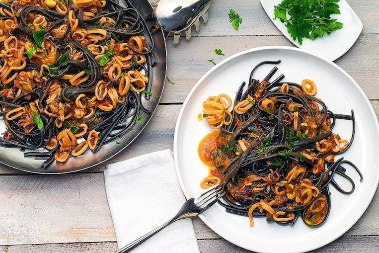 Crispy salmon and squid ink pasta, Recipe