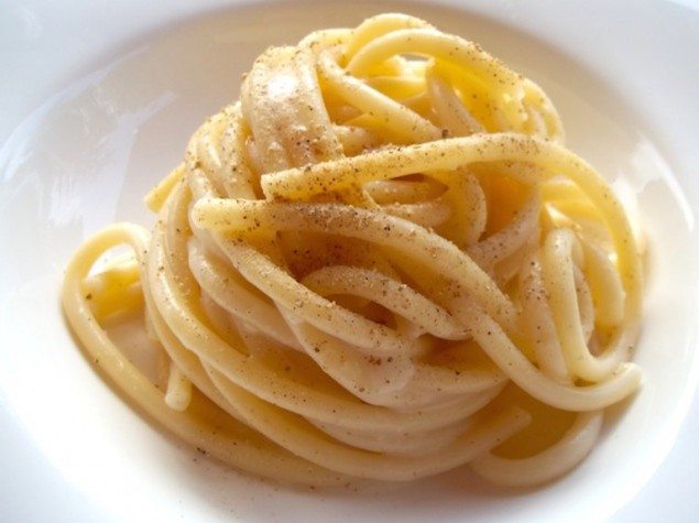 Classic Cacio e Pepe Pasta