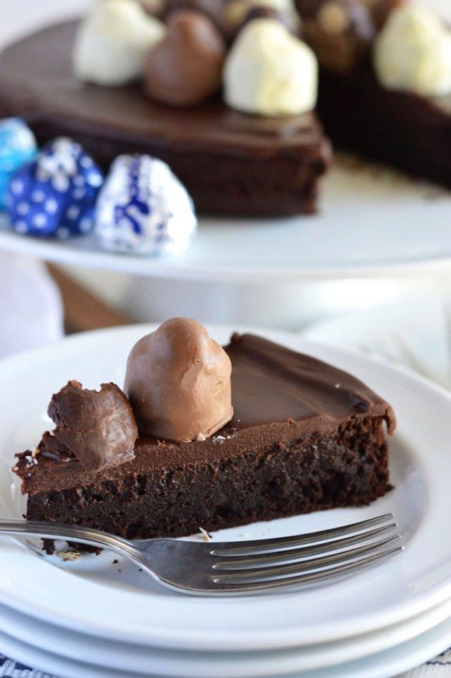 Italian Holiday Table: Spinach-Artichoke Risotto Balls and Flourless Chocolate Truffle Cake