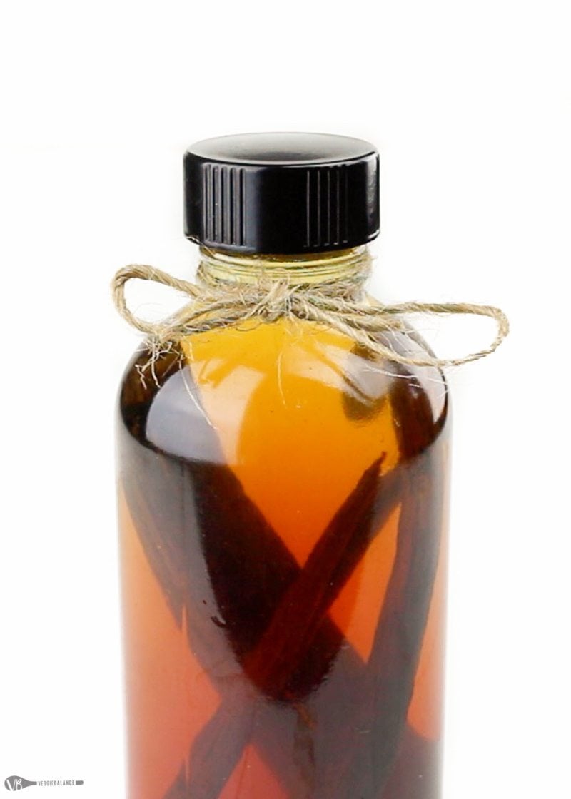 Homemade-Vanilla-Extract-Recipe