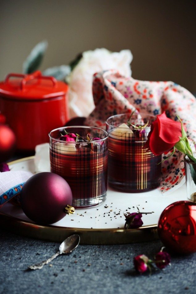 10 Easy Holiday Drinks for a Crowd
