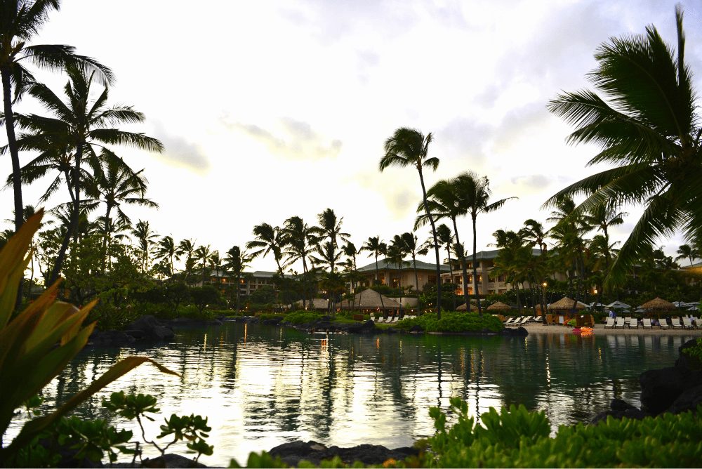 Romantic Tidepools restaurant is built over a koi pond. Image : Kur tWinner