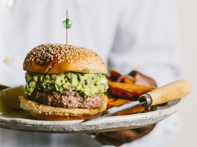 These ultimate guacamole burgers with roasted red onion and sweet potatoes are ready in just 30 minutes. Thanks to Blue Apron meal delivery service, they are easy to make, filling, and delicious all at the same time.