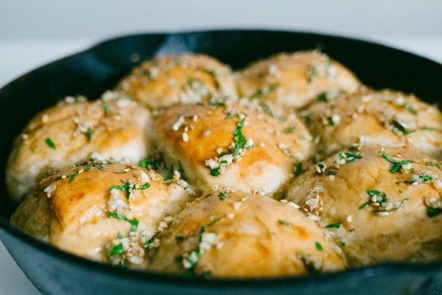 Ukrainian Skillet Rolls with Garlic