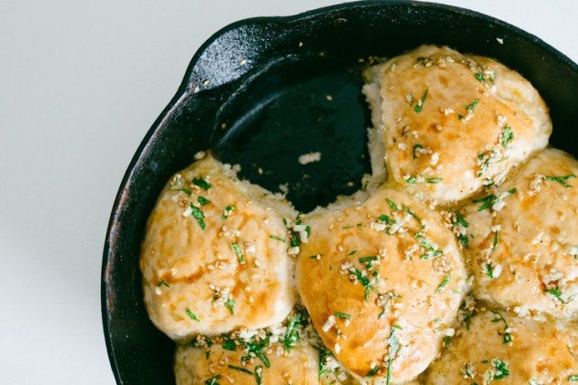 Ukrainian Skillet Rolls with Garlic