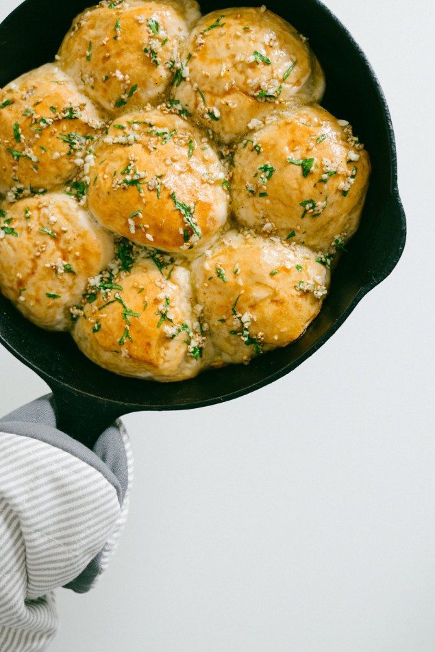 Ukrainian Skillet Rolls with Garlic