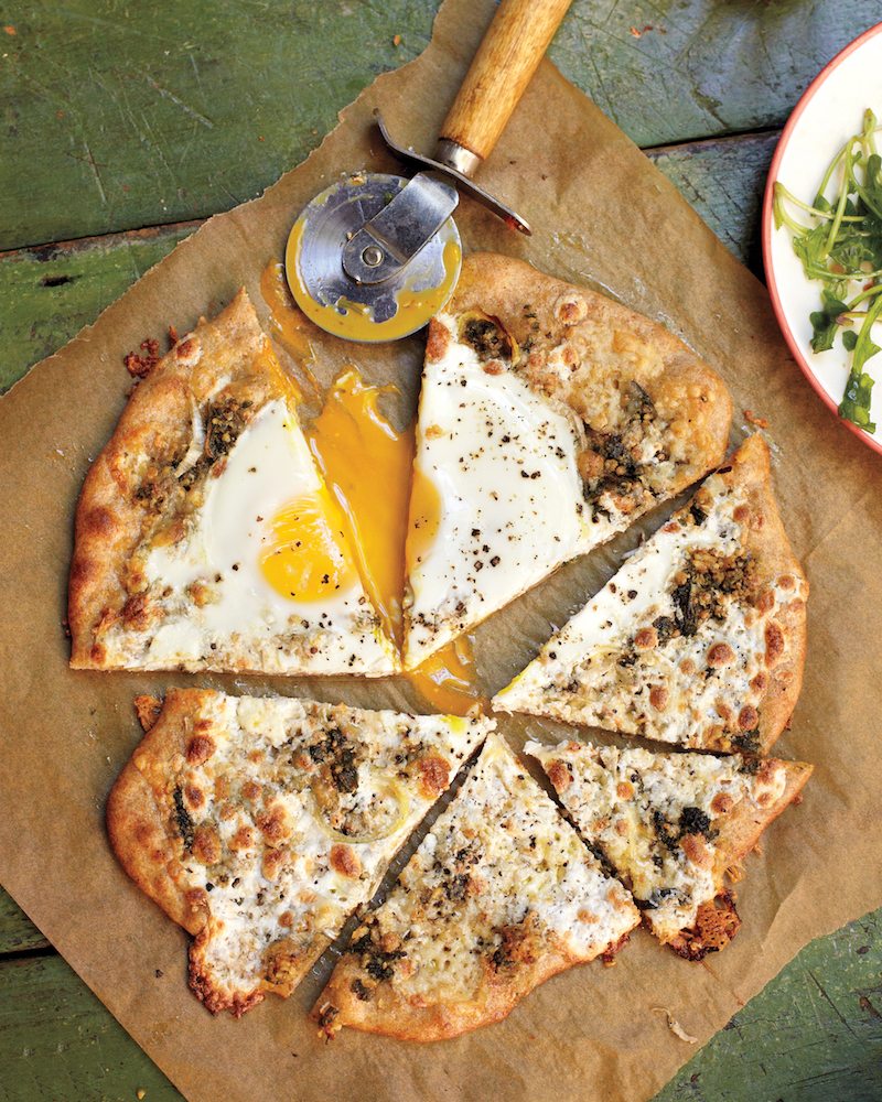 egg-pizza-0911mbd107580_vert