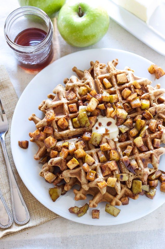 CinnamonWaffleswithAppleTopping1