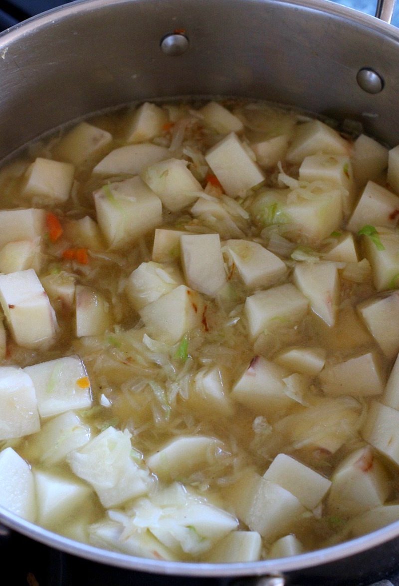 creamy-potato-and-corned-beef-chowder-pot-photo