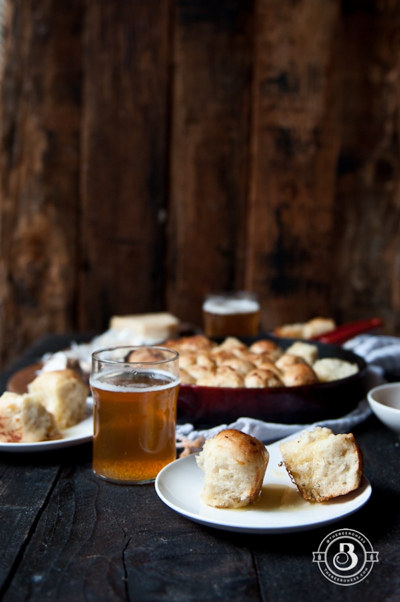 garlic-parmesan-hefeweizen-pull-apart-bread-3