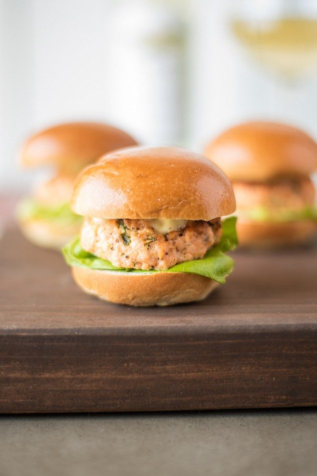 National Pinot Grigio Day: Salmon Sliders with Caper Lemon Aioli