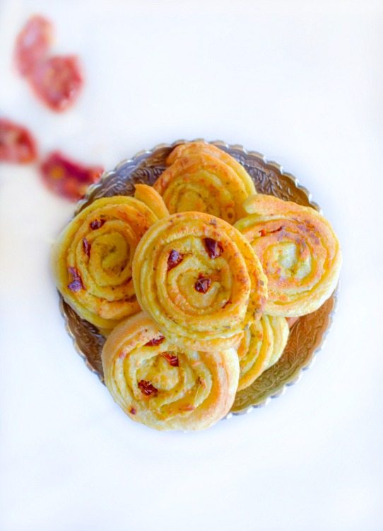 National Pinot Grigio Day: Sun-Dried Tomato and Spinach Pesto Pinwheels