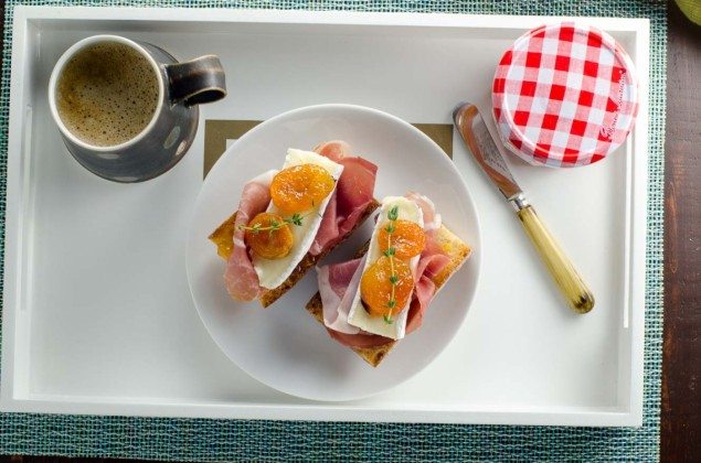 Prosciutto and Brie Apricot Toasts