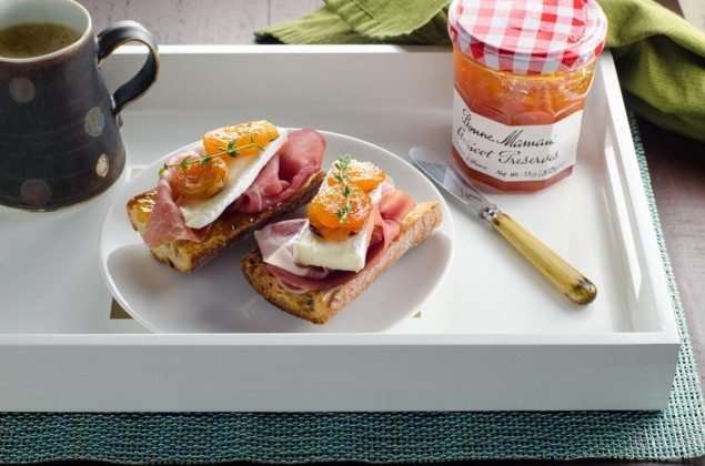 Prosciutto and Brie Apricot Toasts
