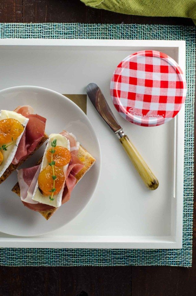 Prosciutto and Brie Apricot Toasts