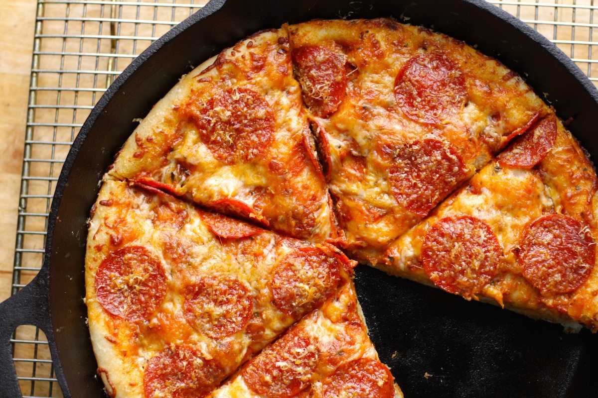 How to Make a Pizza in A Cast Iron Skillet