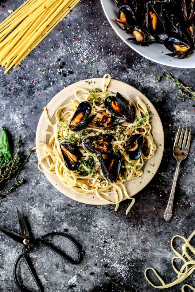 Garlic and Herb Mussels in Rosé Broth