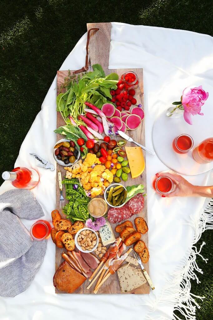 How to Host a Summer Rosé Party