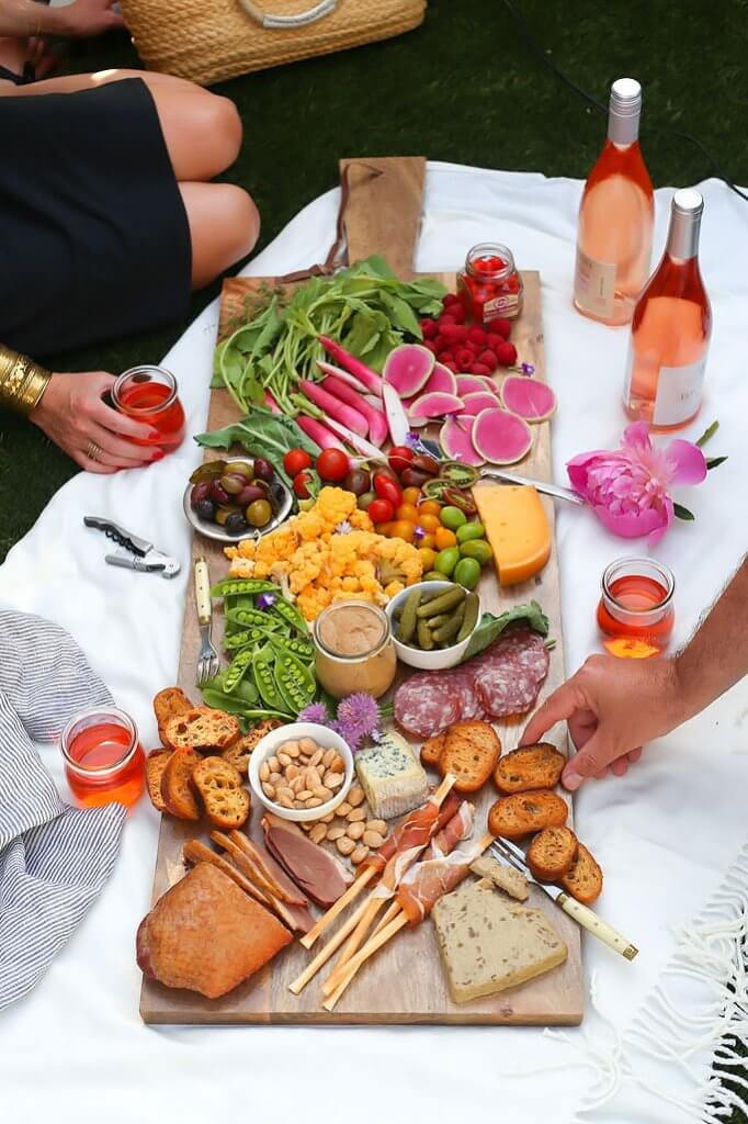 How to Host a Summer Rosé Party