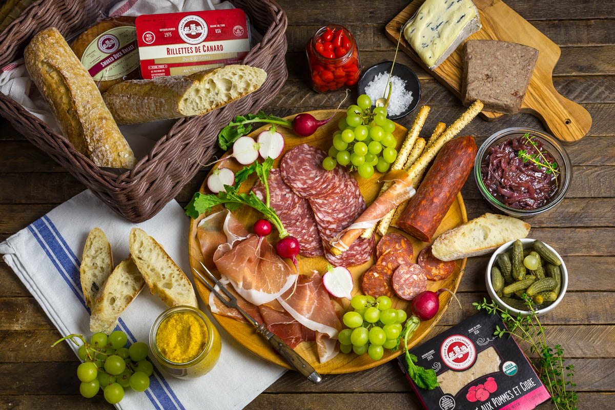 How to Make the Perfect Picnic Charcuterie Board