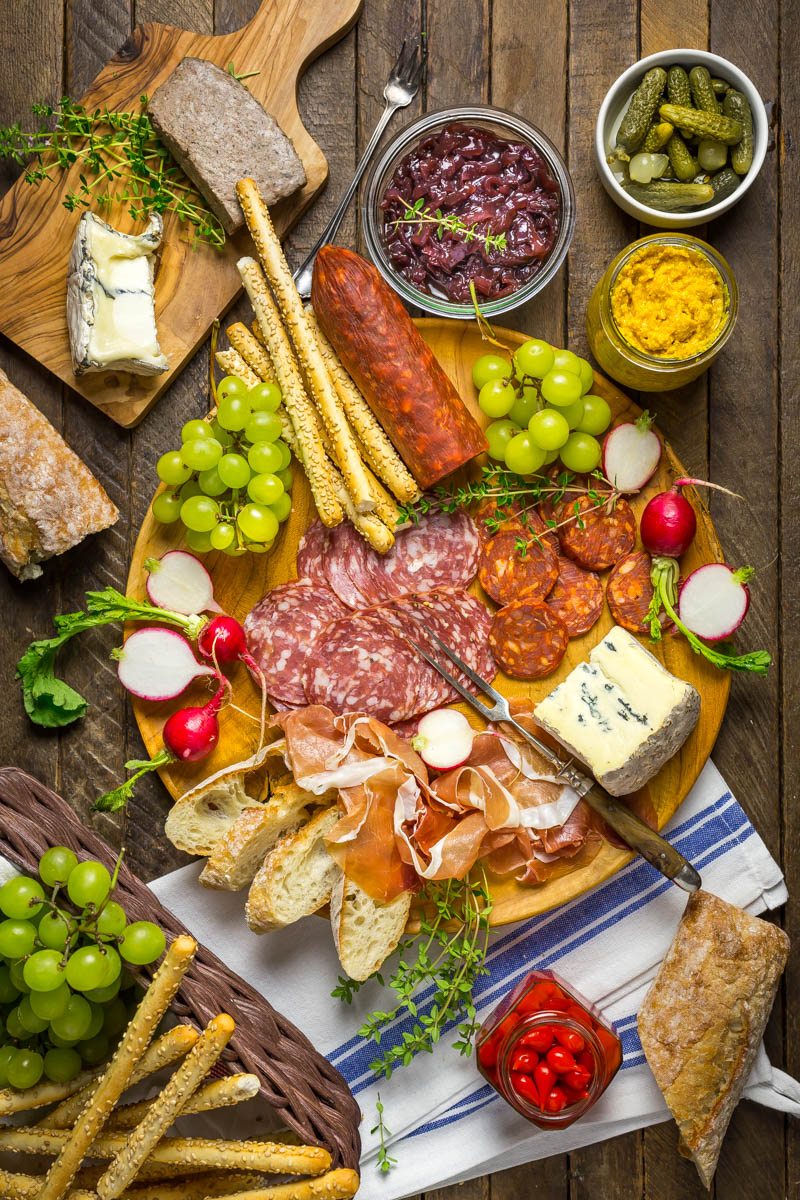 How to Make the Perfect Picnic Charcuterie Board